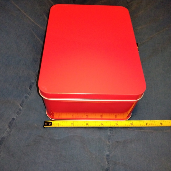 Cute Red Metal Lunchbox - Picture 2 of 7